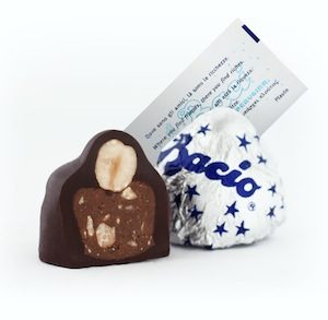 Cioccolatini baci perugina ripeni con granella di nocciola e gianduja