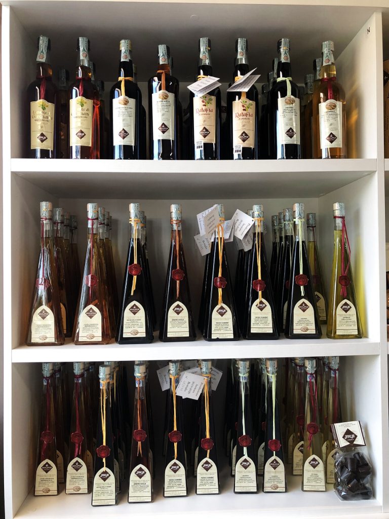 Selezione di liquori artigianali Dolci Aveja