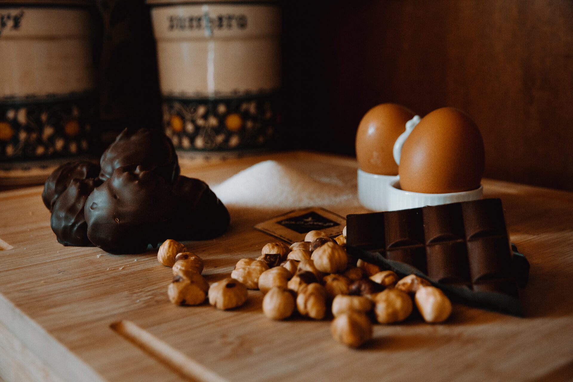 Zolle di cioccolato con nocciole intere