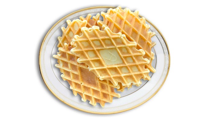 Ferratelle aquilane servite su un piatto, il dolce tipico d'Abruzzo